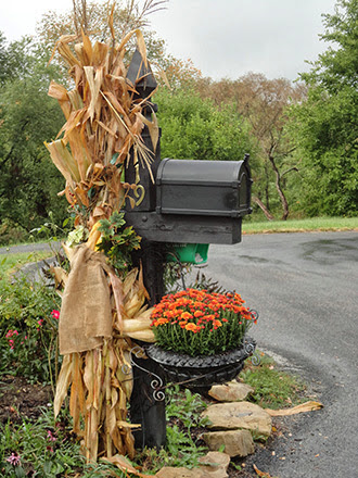 Favorite Fall Mailbox Decorating Ideas