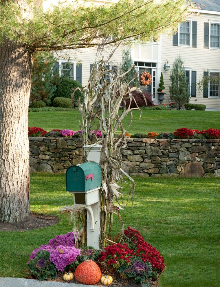 Favorite Fall Mailbox Decorating Ideas