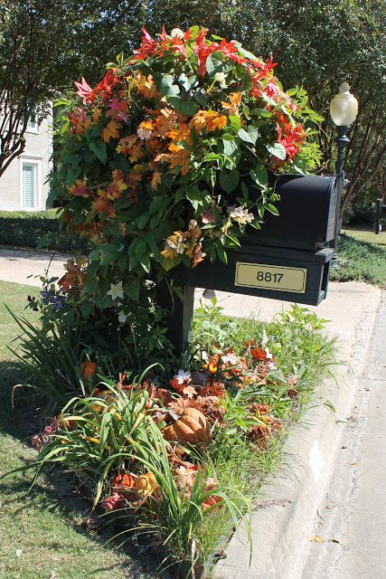 Natural fall mailbox