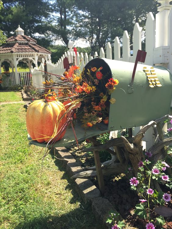 Pumpkin mailbox