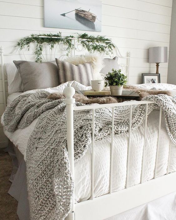 Farmhouse Bedroom | Dale Marie (@bloomingdiyer) on Instagram